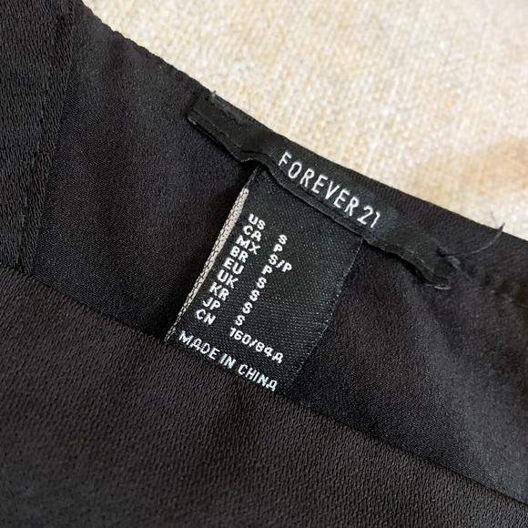 Forever 21 Black Crop Top - Picture 3 of 3